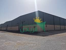 هناجر تجارية كبيرة